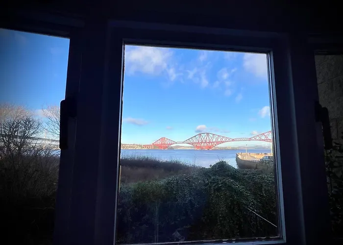 3 Bedroom Harbourside Apartment, Queensferry, 10 Miles From Edinburgh