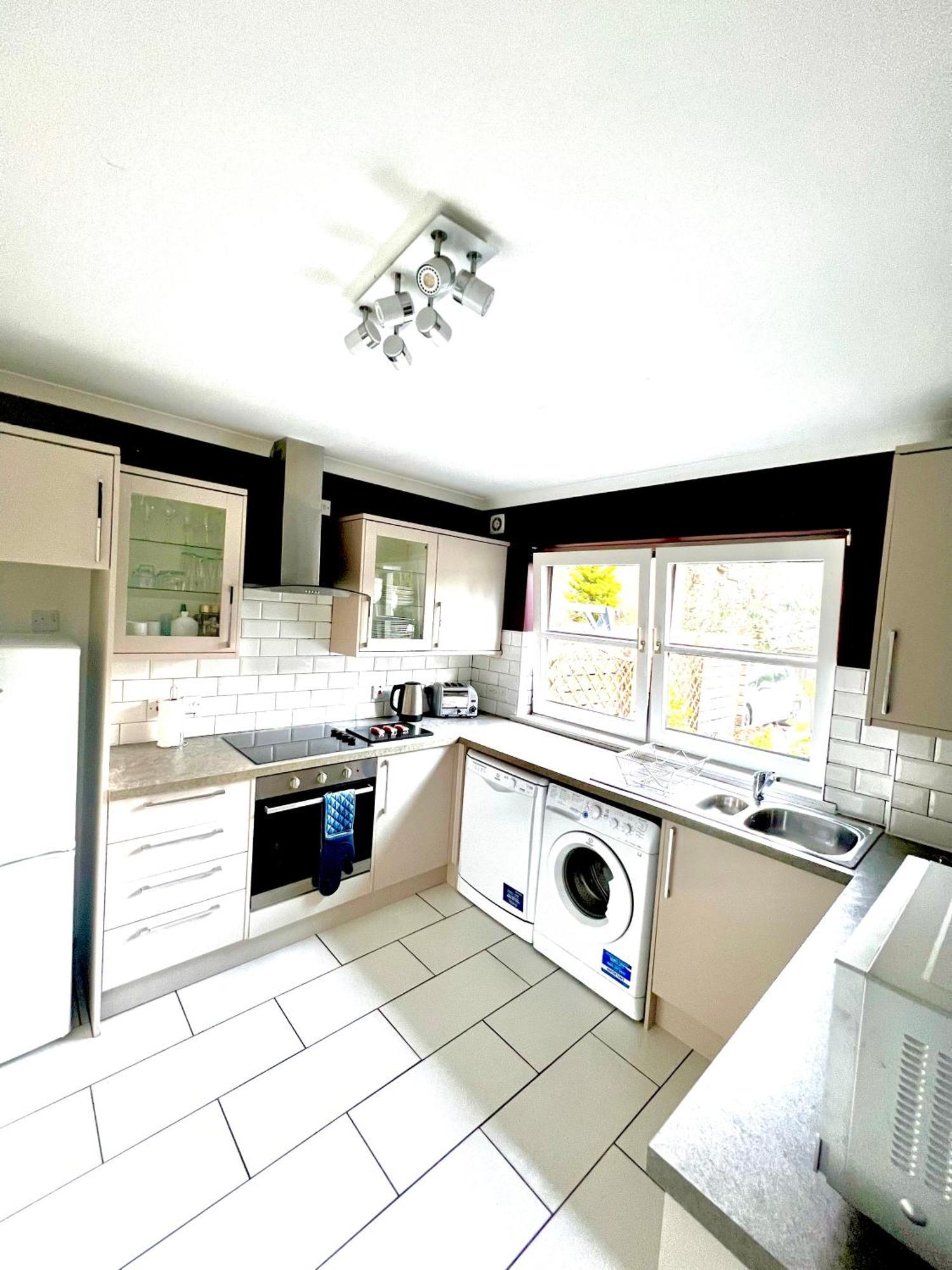 3 Bedroom Harbourside Apartment, Queensferry, 10 Miles From Edinburgh *