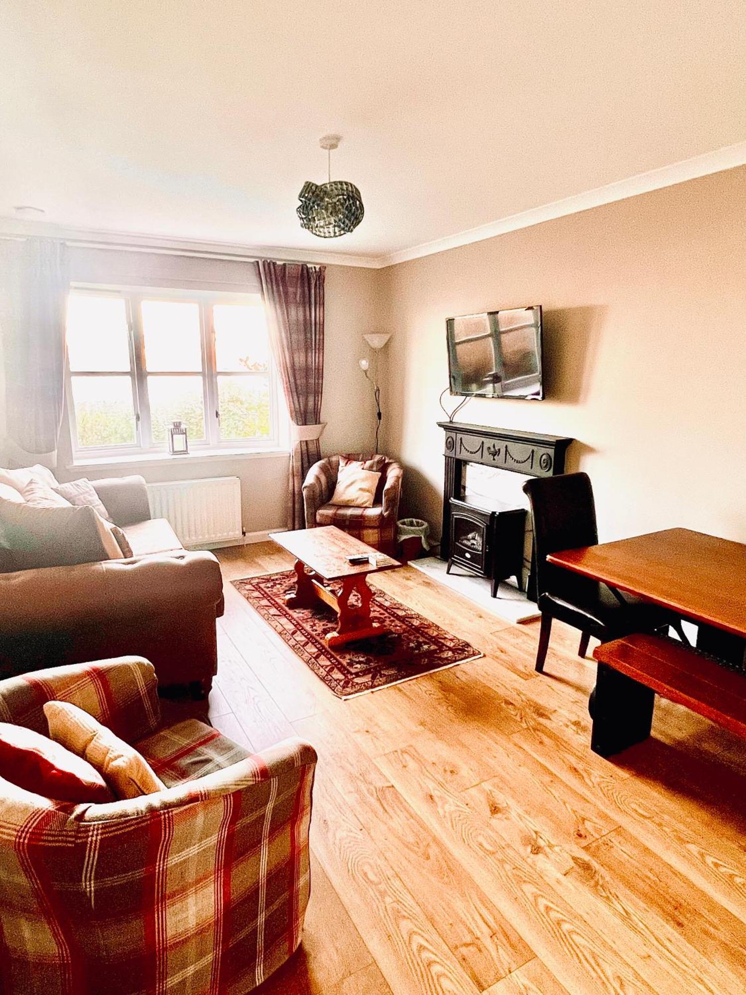 3 Bedroom Harbourside Apartment, Queensferry, 10 Miles From Edinburgh Apartment South Queensferry